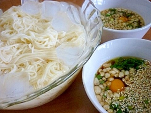 今日はこんな薬味で♪うちのそうめん♪